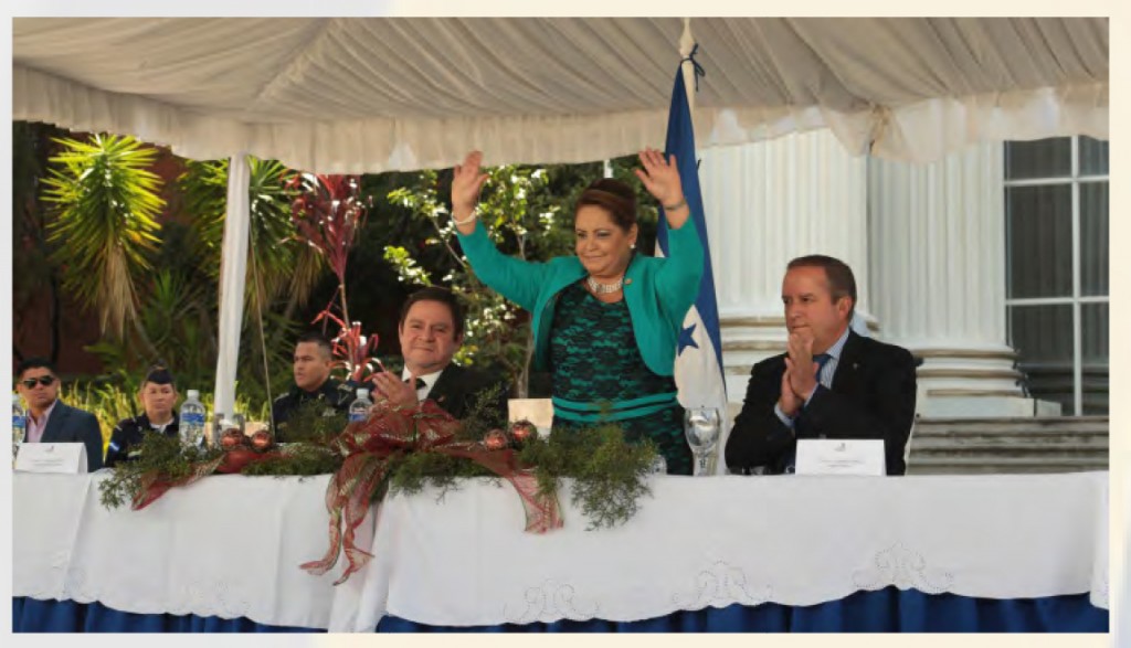 Oseguera de Anchecta tomando la presidencia del TSC en 2014. (Cortesía TSC.)