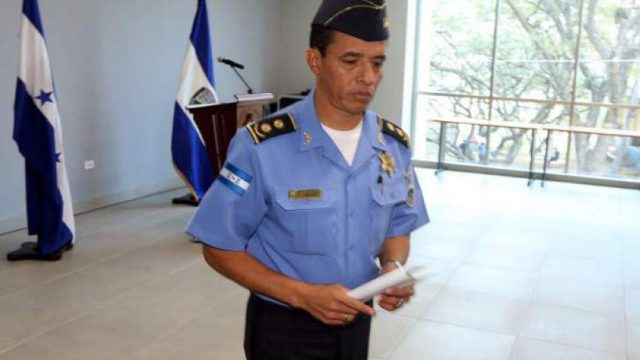 Capturan a Comisionado General de la Policía y a su esposa
