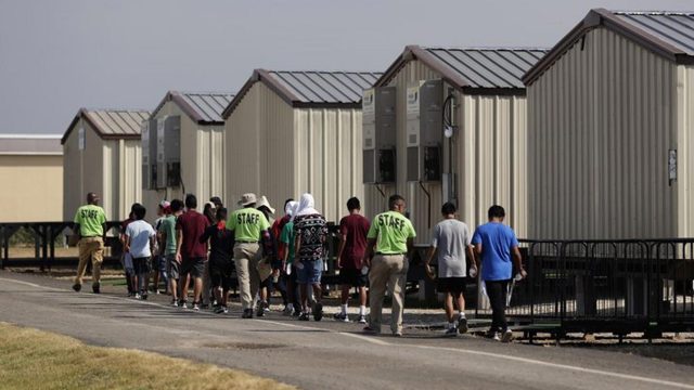 Mil empleados de centros de detención de migrantes positivos por covid-19 en EEUU