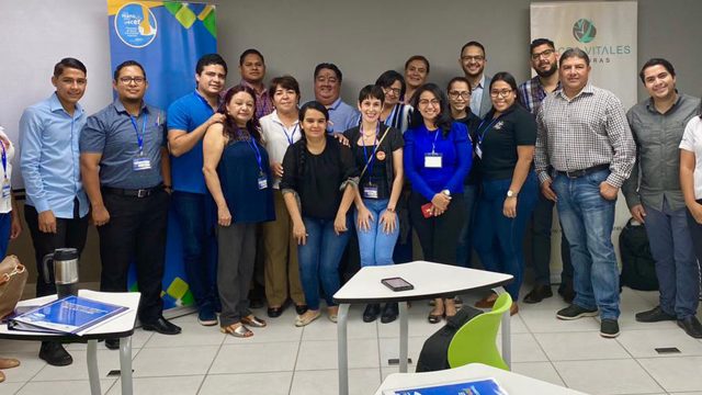 Voces Vitales Honduras y Walmart gradúan a 11 empresarios en programa digital para las pymes