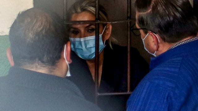 La justicia de Bolivia impone cuatro meses de prisión a Jeanine Áñez