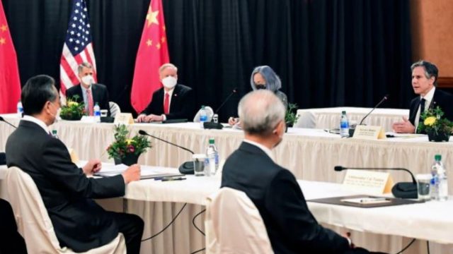 EE. UU. y China vuelven a la mesa tras agria confrontación pública