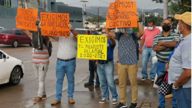 Empleados de Hondutel exigen pago de sueldos atrasados desde marzo anterior