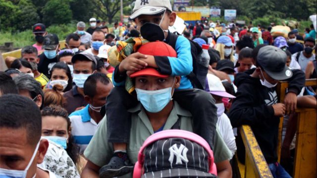 Cientos de centroamericanos inician primera caravana del año rumbo a EEUU