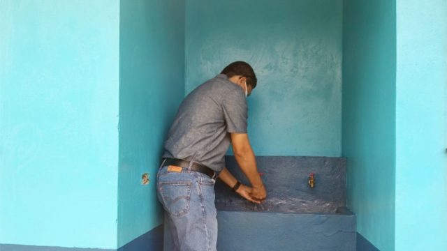 Alianza Kimberly-Clark y Walmart 49 mil personas se beneficiarán con programa Baños Cambian Vidas en Centroamérica