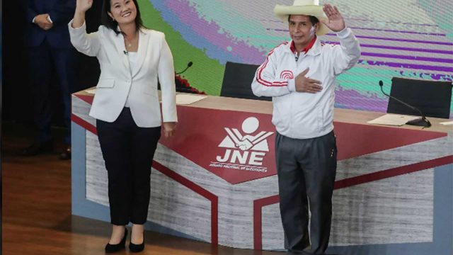 Perú elige a su presidente en una reñida carrera