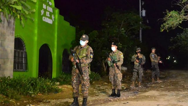 El Gobierno de El Salvador incrementa su presencia militar en zonas de violencia