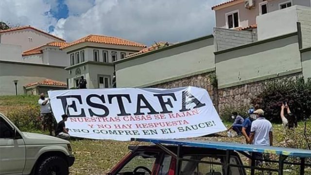 Pobladores de dos residenciales se quejan por daños a viviendas tras lluvias
