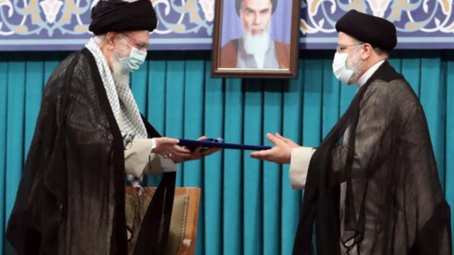 El ultraconservador Ebrahim Raisi es ratificado como nuevo presidente de Irán