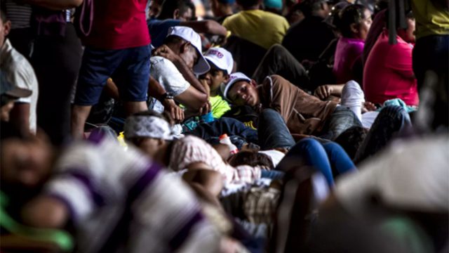 Caravana con unos 250 migrantes parte de Honduras rumbo a EEUU