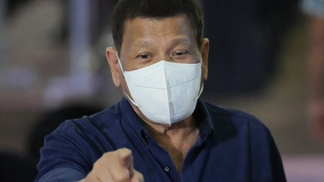 «Vacunémoslos cuando duermen»: Duterte quiere resolver crisis de filipinos ante inoculación