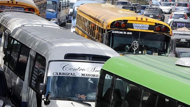 Dirigentes del transporte rechazan «desleal» competencia de nuevo bus eléctrico