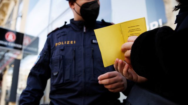 Austria decreta confinamiento total e introducirá la vacunación obligatoria contra el covid-19