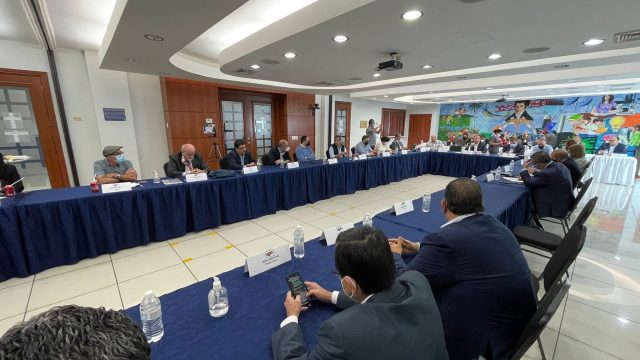 Gobierno de Castro inicia proceso de transición con la mirada a la reactivación económica