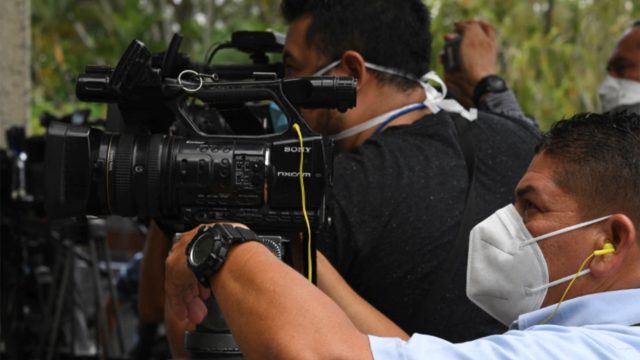 Periodistas salvadoreños denuncian ataques de agentes estatales