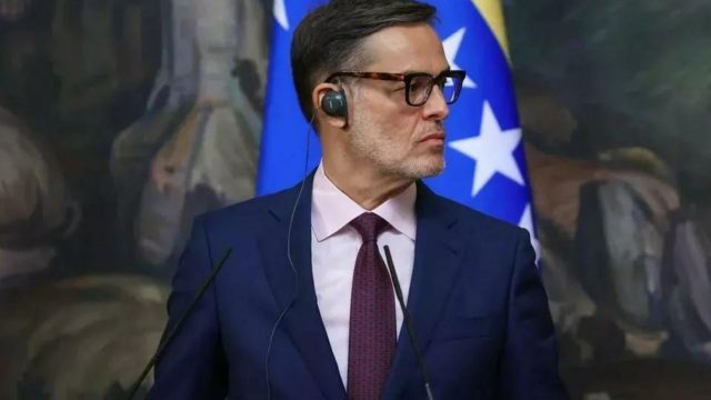 Venezuela pide investigar robos a su embajada en Honduras en gestión de Hernández