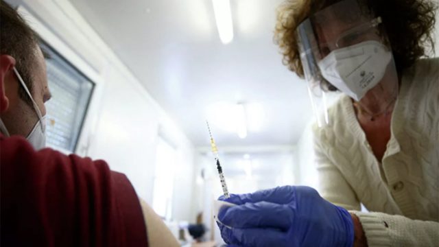Gobierno de Austria introduce la vacunación obligatoria a los mayores de 18 años a partir de febrero