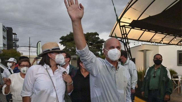 Expresidente Figueres lidera elecciones en Costa Rica e iría a segunda vuelta