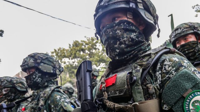 China insta a EE.UU. «revocar de inmediato» posible venta de armas a Taiwán