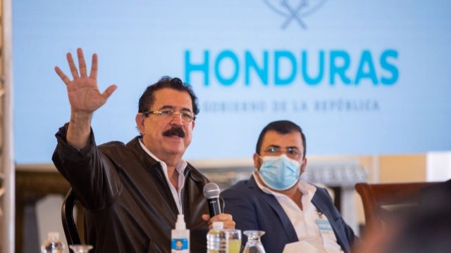 Zelaya se reúne con los acaldes liberales; afirman unidad del gobierno con las municipalidades