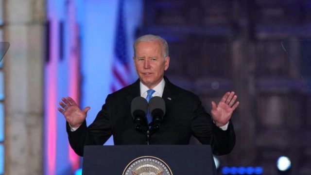 Biden reitera apoyo a Ucrania, dice que es hora de que Putin salga del poder