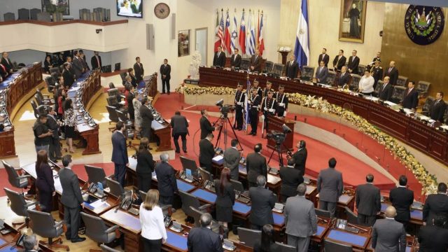 Asamblea Legislativa de El Salvador aprueba el régimen de excepción por 30 días