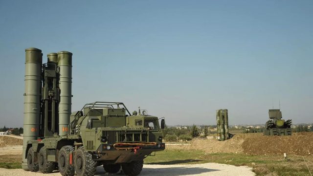 Rusia seguirá suministrando a la India sistemas de misiles antiaéreos S-400