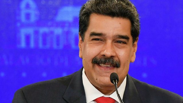 Maduro reafirma meta de Venezuela de 2 millones de barriles diarios de petróleo