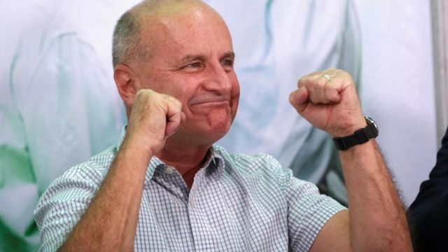 Expresidente Figueres llama a vivir fiesta cívica en Costa Rica al votar en balotaje