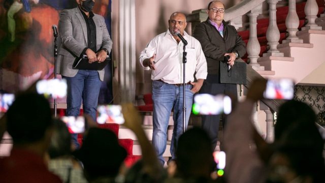 Gobierno y transportistas firman acuerdos tras varios días de paro nacional