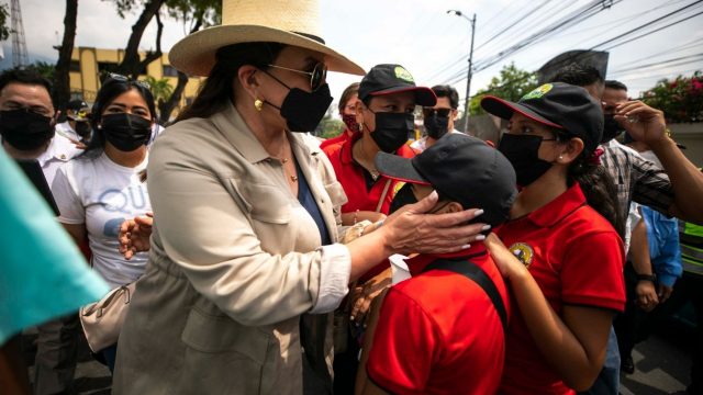 Presidenta acompaña a obreros durante celebración del Día del Trabajador
