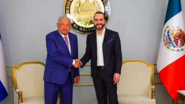 Presidente de México llega a El Salvador para reunirse con su homólogo Bukele