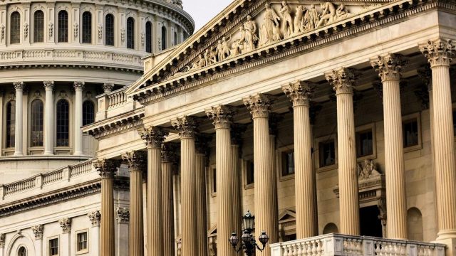 El Senado de EEUU bloquea la ayuda de 40.000 millones de dólares para Ucrania
