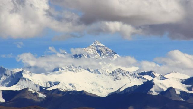 Ronald Quintero se convierte en el primer hondureño en coronar el Monte Everest