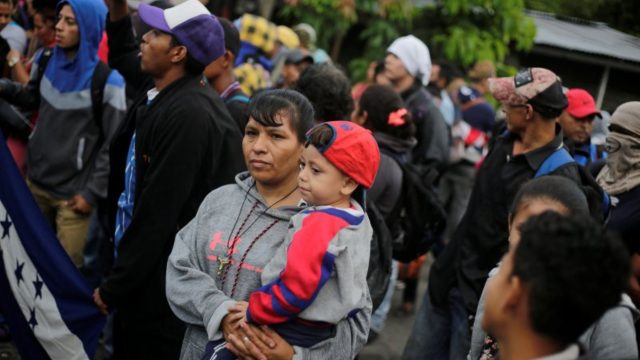 Informe evidencia penurias que viven refugiados hondureños en el extranjero