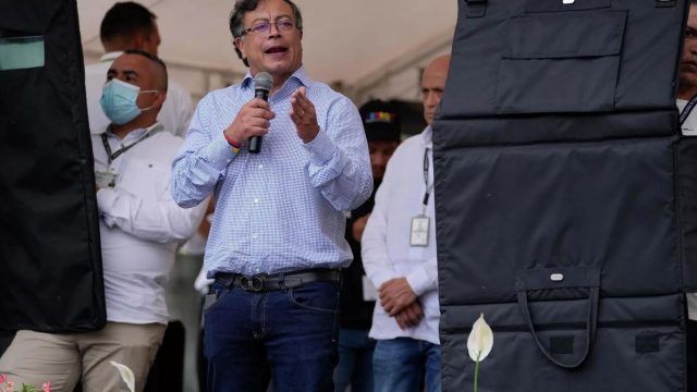 Gustavo Petro, dispuesto a renunciar si filtraciones confirman algún delito