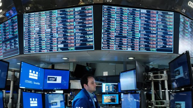Mercados mundiales se hunden por temor que bancos centrales puedan endurecer política monetaria por alta inflación