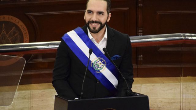 Nayib Bukele aconseja tener paciencia a los que sufren por el desplome del bitcóin
