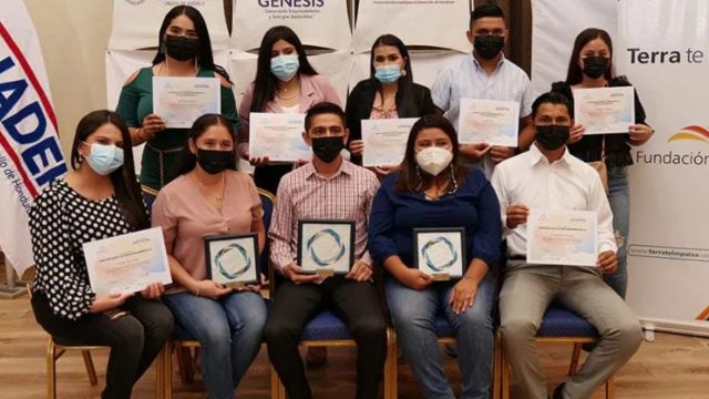Terra Te Impulsa reconoce a cinco jóvenes por su emprendimiento con el Premio Emprendedor Génesis