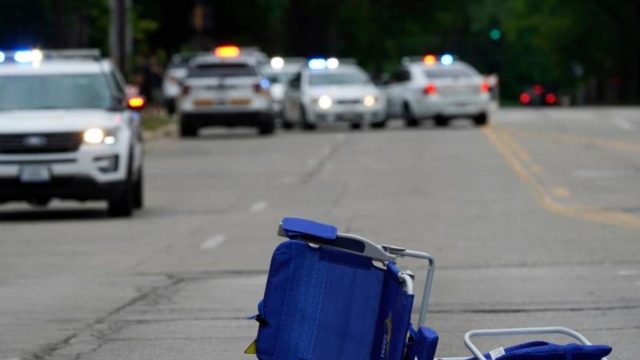 «Persona de interés» arrestada en tiroteo del desfile del 4 de julio cerca de Chicago