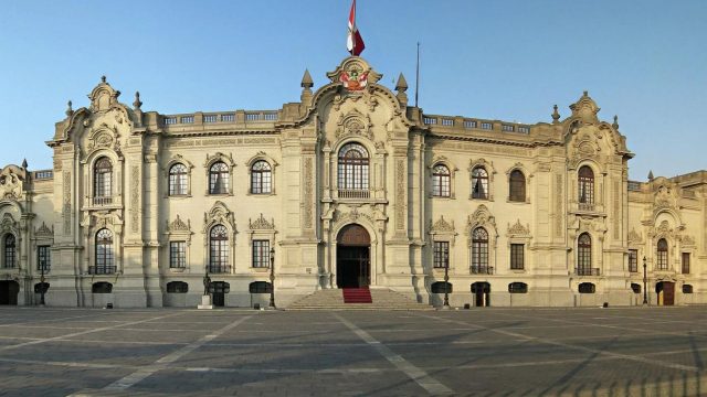 Fiscalía peruana allana sede del Ejecutivo por investigación a cuñada de presidente