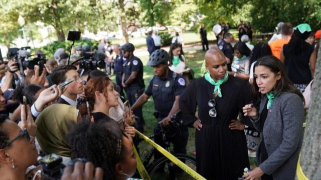 Congresistas arrestadas en protesta en favor del derecho al aborto en EEUU