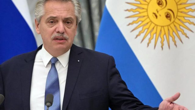 Fernández convoca reunión con representantes sociales para frenar la violencia