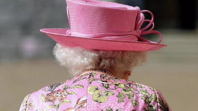 Médicos muestran preocupación por la salud de la reina Isabel II del Reino Unido