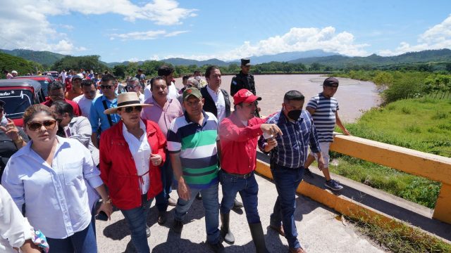Castro pide ejecutar transferencias a alcaldías tras visitar zonas afectadas