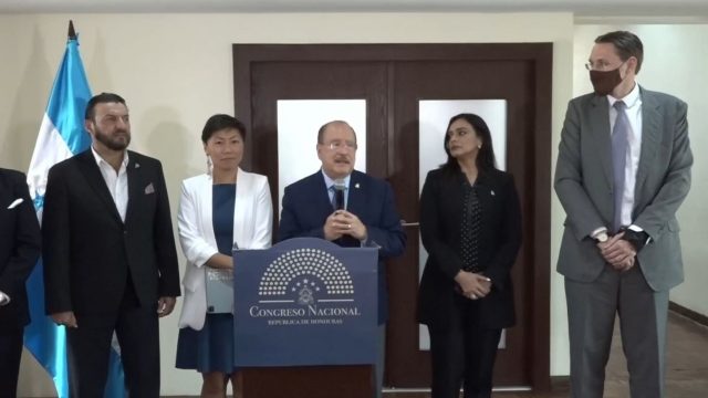 Legislativo se reúne con misión del FMI para analizar la ejecución del presupuesto