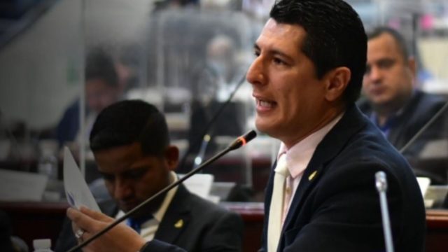 Cabrera pide a correligionarios de Libre dejar de rentar camionetas de lujo