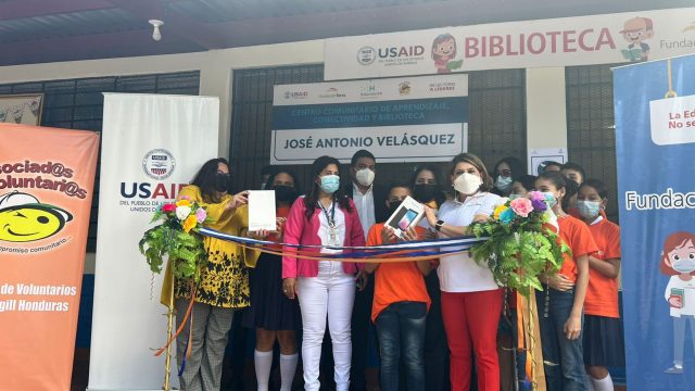 Fundación Terra Inaugura Cinco Centros de Aprendizaje, Conectividad y Biblioteca