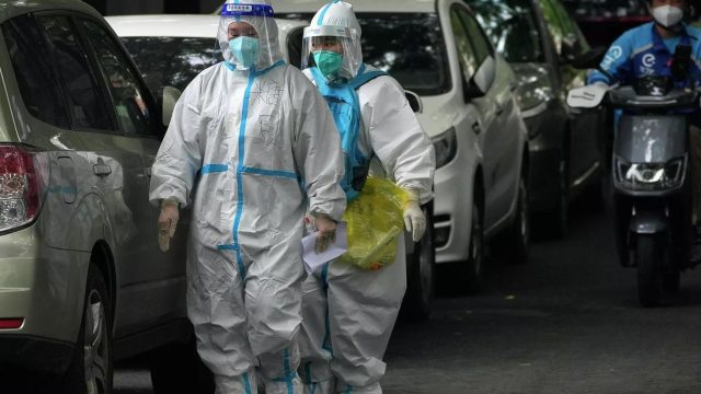 Dictan cuarentena en alrededores de fábrica de iPhone más grande del mundo