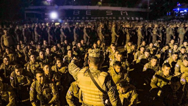 Bukele lanza miles de efectivos contra criminales en las afueras de San Salvador